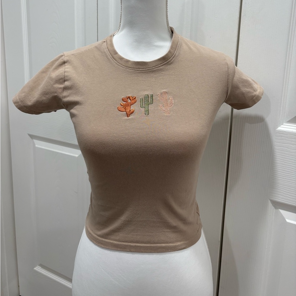 Taupe Short-Sleeve Crop Tee with Embroidered Cacti